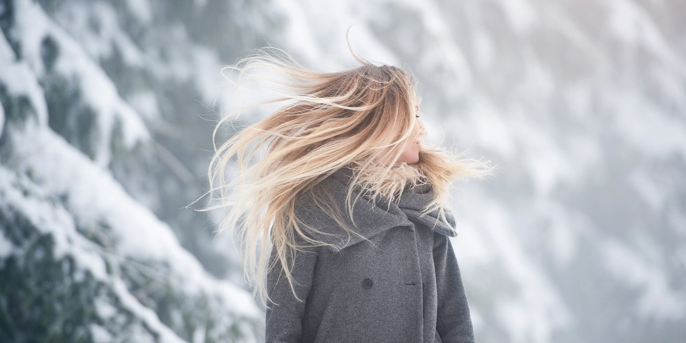 So stärkst du deine Haare für den Winter